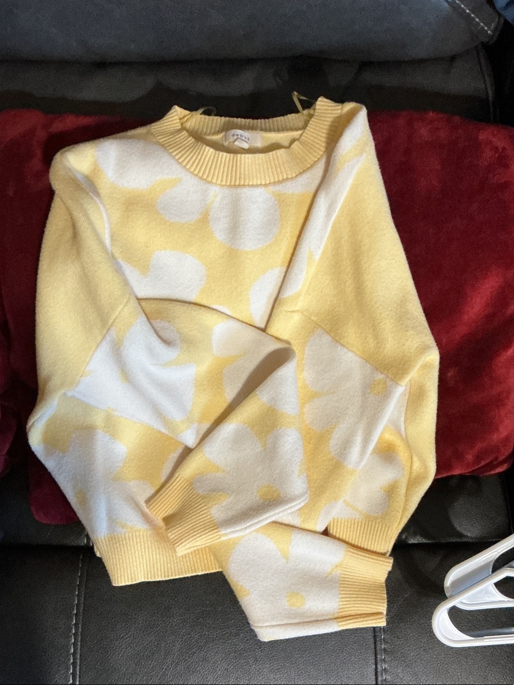 debut Yellow and White Floral Crewneck Sweater